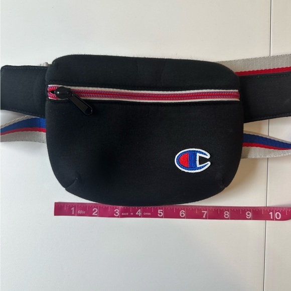 Champion fannypack. - Picture 2 of 11